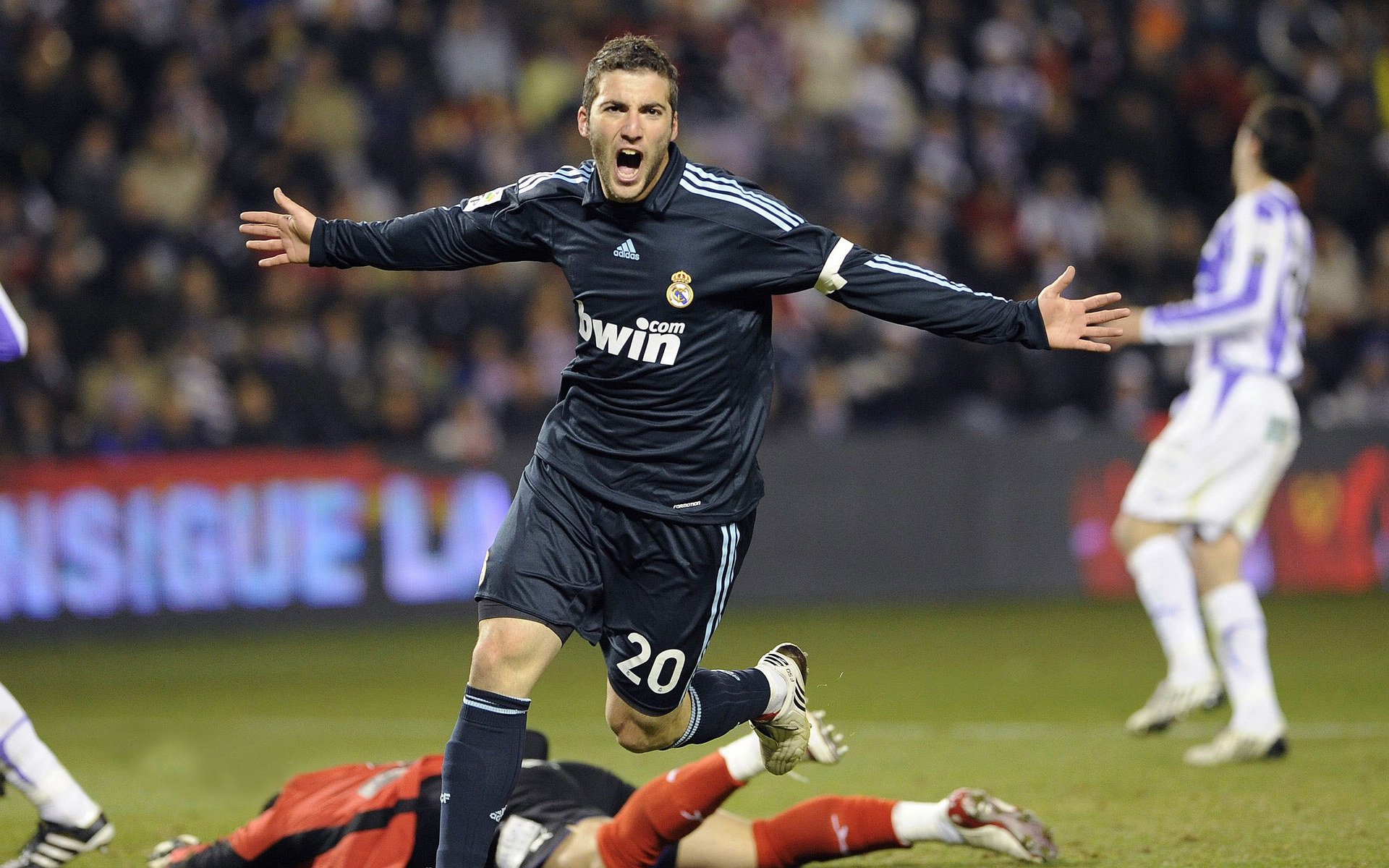 随机乌拉圭队在巴黎奥运会比赛中多次通过二次进攻得分，乌拉圭参加奥运会